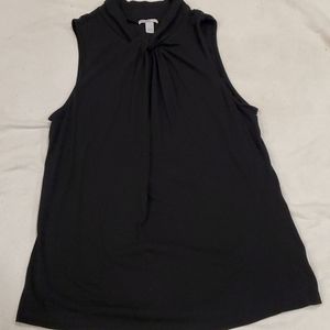 Sleevless knot top